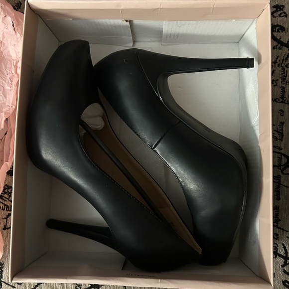 BCBGeneration Penni Pump - Picture 11 of 11